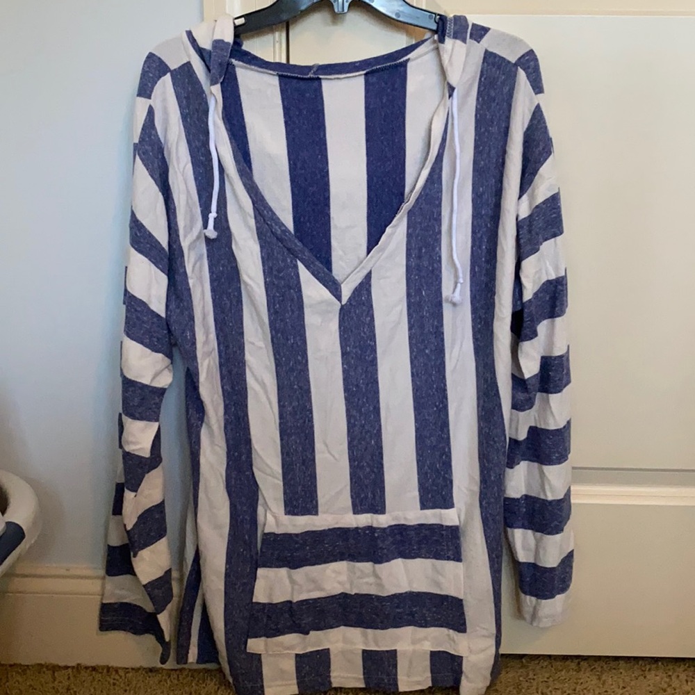 long sleeve top with hood and pocket